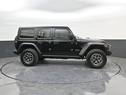 Used 2025 Jeep Wrangler Unlimited Rubicon w/ Convenience Group AWD/4WD image 9
