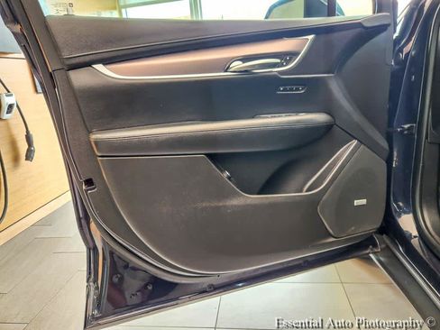 Used 2017 Cadillac XT5 Luxury FWD image 21