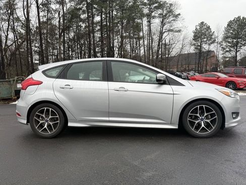 Used 2015 Ford Focus SE w/ SE Sport Package image 6