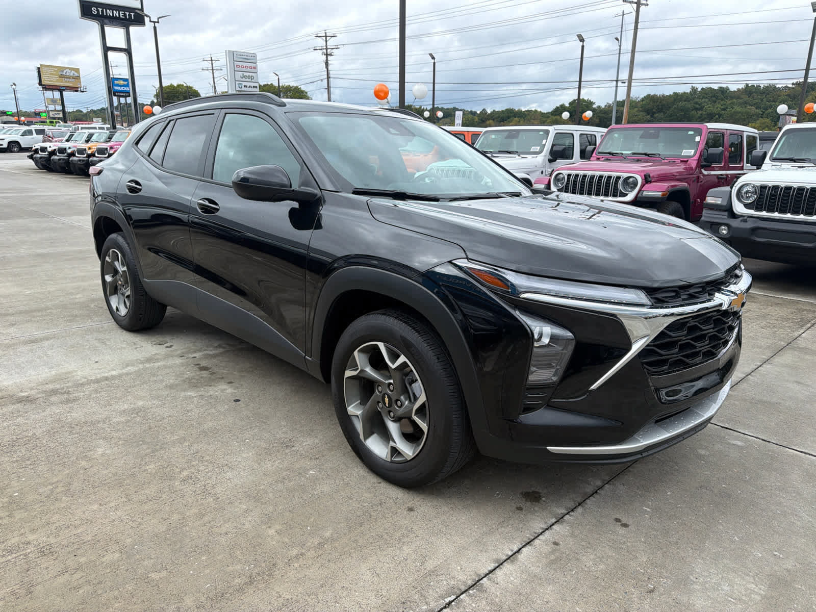 Used 2025 Chevrolet Trax LT FWD image 5
