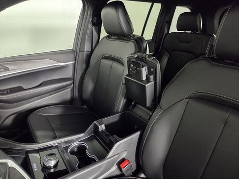 New 2026 Jeep Grand Cherokee Limited RWD image 15