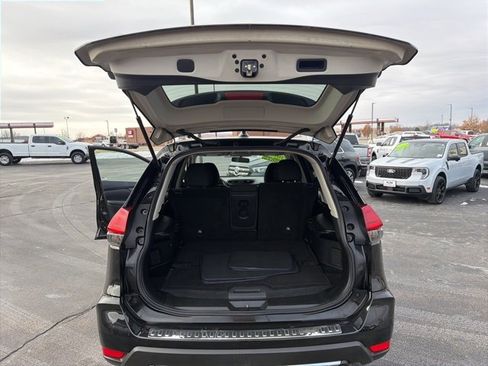 Used 2017 Nissan Rogue SV image 29