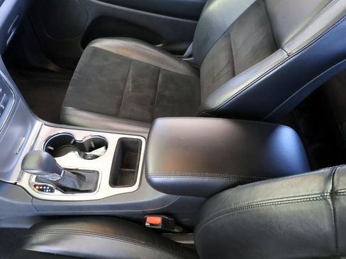 Used 2018 Jeep Grand Cherokee Altitude RWD image 41