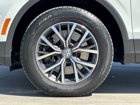 Used 2020 Volkswagen Tiguan SE image 36