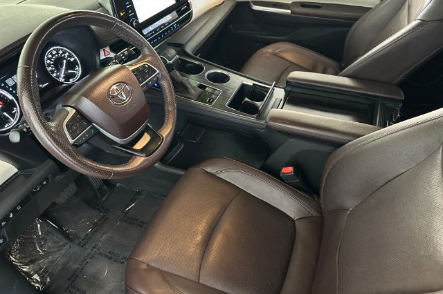 Certified 2023 Toyota Sienna Platinum AWD/4WD image 12