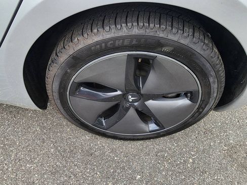 Used 2018 Tesla Model 3 Long Range AWD/4WD image 16