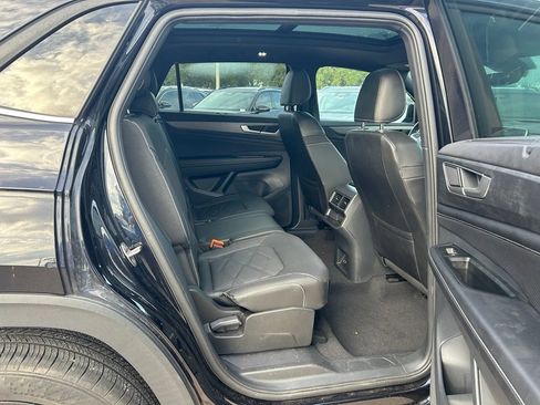 Certified 2024 Volkswagen Atlas Cross Sport SE w/ Panoramic Sunroof Package FWD image 39
