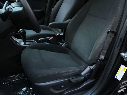 Used 2021 Chevrolet Trax LS w/ Tint and Cruise Package FWD image 17