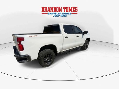 Used 2024 Chevrolet Silverado 1500 LT Trail Boss w/ LT Trail Boss Premium Package AWD/4WD image 8
