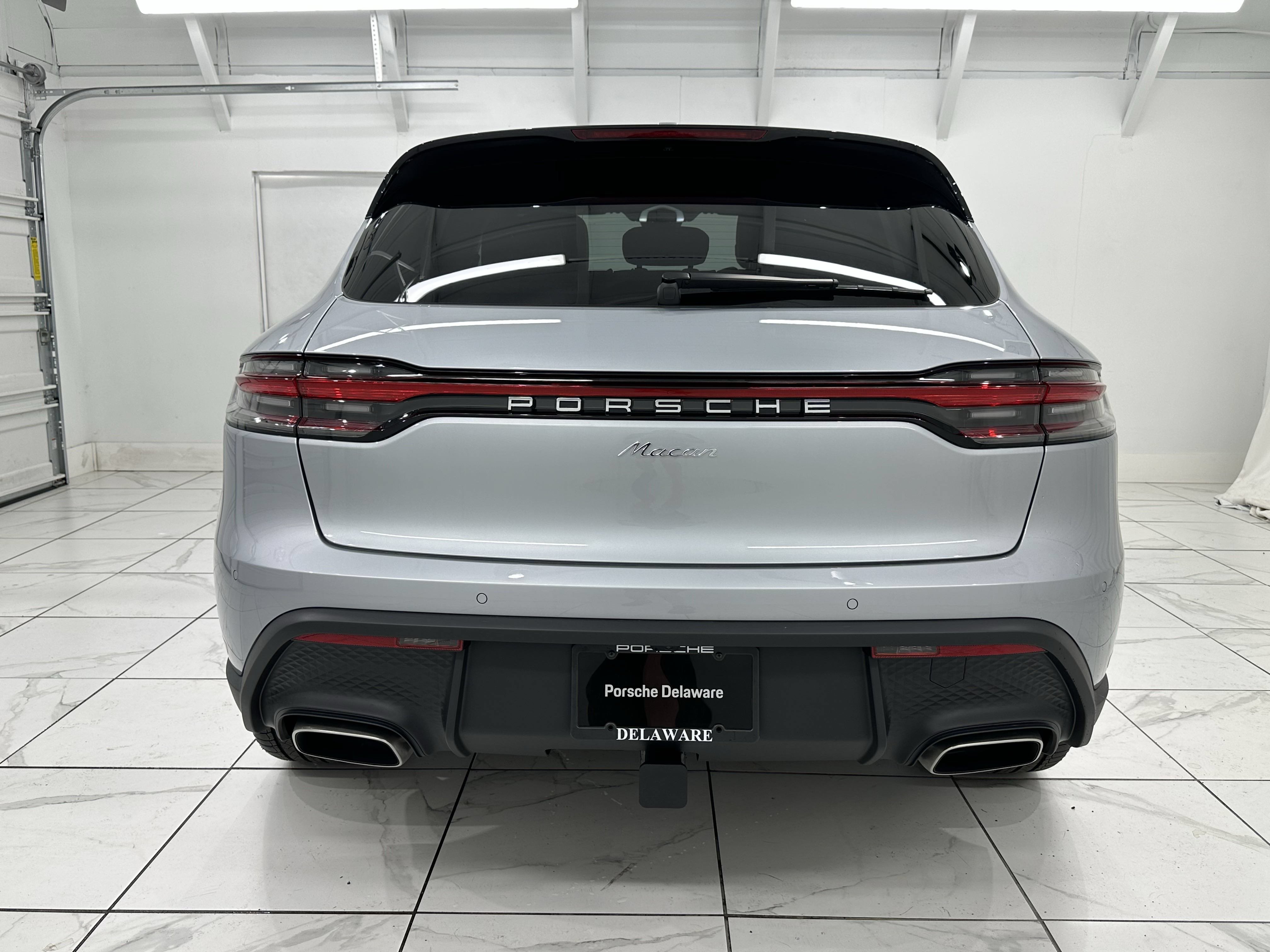 Used 2025 Porsche Macan AWD/4WD image 13
