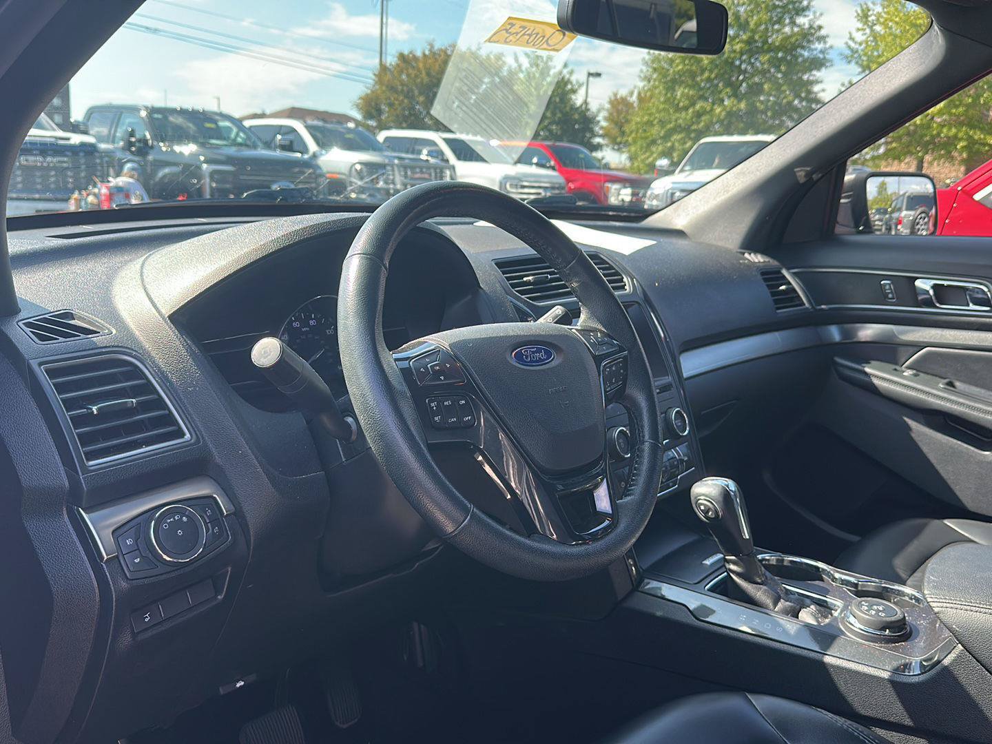 Used 2019 Ford Explorer XLT w/ Equipment Group 202A AWD/4WD image 2