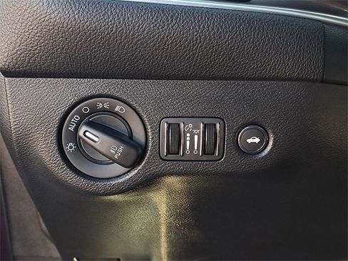 Used 2020 Dodge Challenger SXT w/ Driver Convenience Group image 21