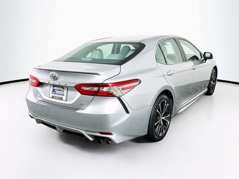 Used 2018 Toyota Camry SE image 6