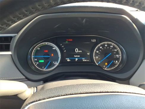 Used 2023 Toyota Venza LE image 19