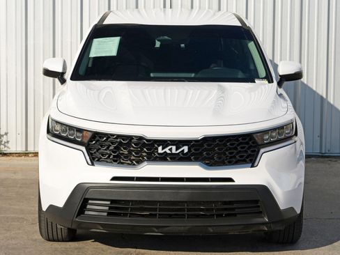 Used 2023 Kia Sorento LX image 42