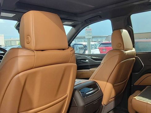 Used 2022 Cadillac Escalade Premium Luxury AWD/4WD image 14