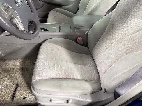 Used 2010 Toyota Camry LE image 12