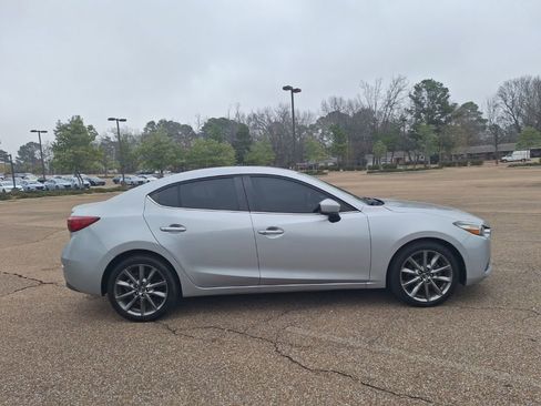 Used 2018 MAZDA MAZDA3 Touring image 8