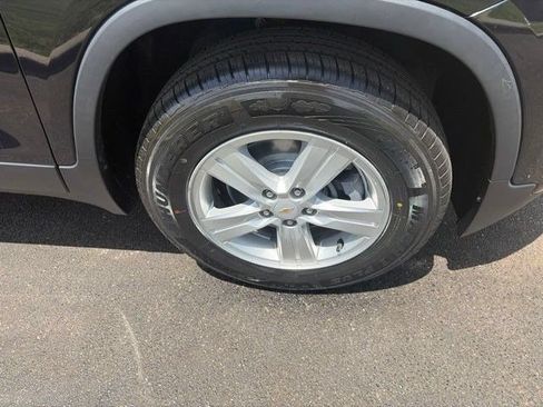 Used 2021 Chevrolet Trax LT AWD/4WD image 40