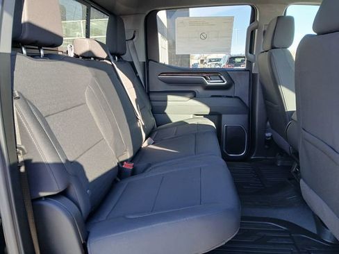 New 2026 GMC Sierra 1500 SLE image 17