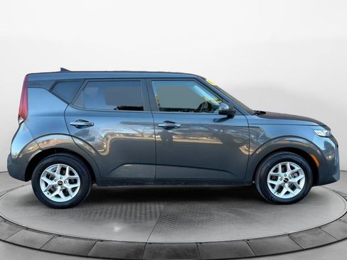 Used 2022 Kia Soul LX w/ Technology Package image 5