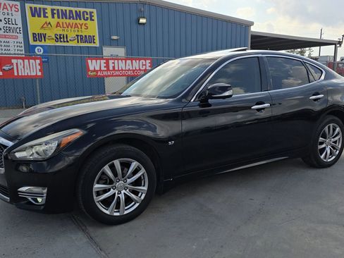 Used 2015 INFINITI Q70 3.7 image 2