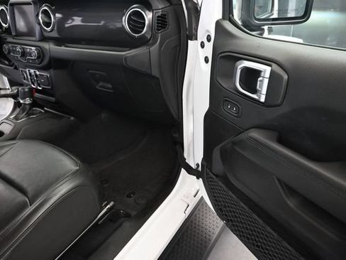 Used 2022 Jeep Wrangler Unlimited Sahara AWD/4WD image 25