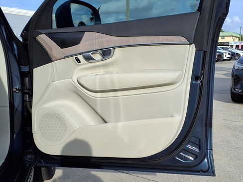 Certified 2024 Volvo XC90 B6 Plus image 13
