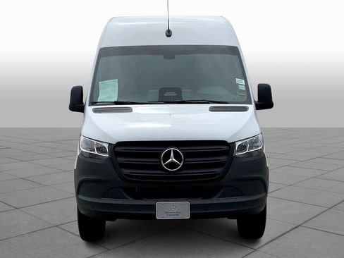 Used 2025 Mercedes-Benz Sprinter 2500 image 3
