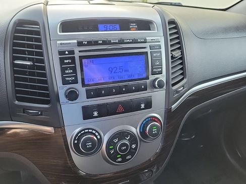 Used 2011 Hyundai Santa Fe SE FWD image 18