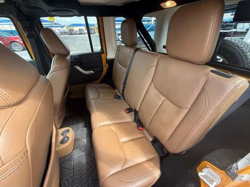 Used 2014 Jeep Wrangler Unlimited Sahara w/ Connectivity Group AWD/4WD image 12