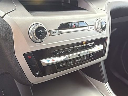 Used 2023 Ford Explorer XLT w/ Equipment Group 202A image 17