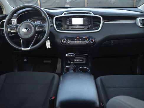 Used 2018 Kia Sorento LX image 36