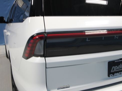 New 2026 Lincoln Navigator Reserve AWD/4WD image 33