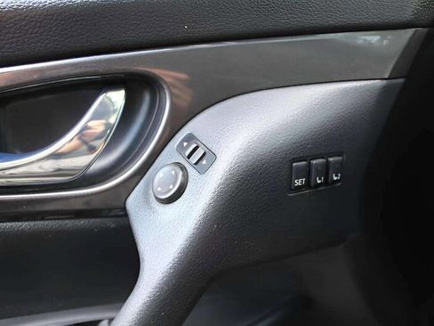 Used 2019 Nissan Rogue SV w/ Premium Package image 20