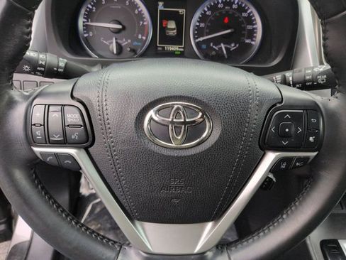 Used 2019 Toyota Highlander XLE image 11