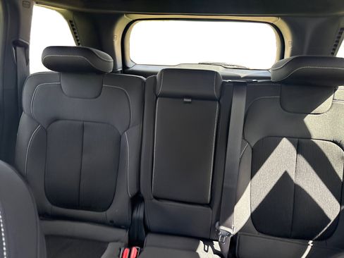 New 2025 Jeep Grand Cherokee Laredo X w/ Luxury Tech Group I image 17