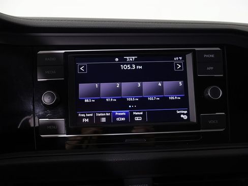 Used 2024 Volkswagen Jetta SE FWD image 44
