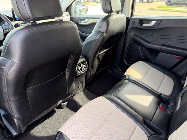 Used 2022 Ford Escape Titanium w/ Titanium Premium Package FWD image 22