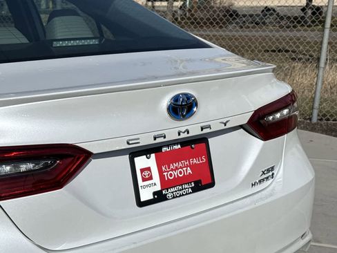 Used 2021 Toyota Camry XSE w/ Navigation Upgrade Package image 9