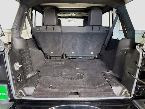 Used 2016 Jeep Wrangler Unlimited Sahara w/ Dual Top Group image 33