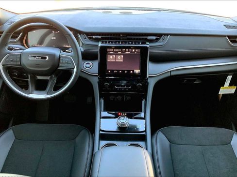 New 2025 Jeep Grand Cherokee L Laredo image 5