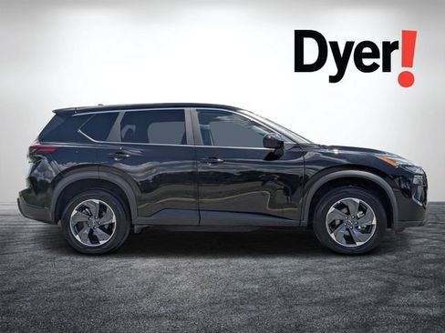 Used 2024 Nissan Rogue SV FWD image 2