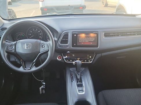 Used 2017 Honda HR-V EX image 10