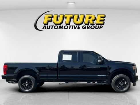 Certified 2022 Ford F250 Lariat w/ Black Appearance Package image 2