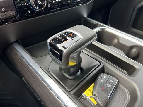 Certified 2024 Chevrolet Silverado 1500 LTZ image 16