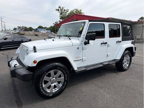 Used 2015 Jeep Wrangler Unlimited Sahara w/ Dual Top Group AWD/4WD image 3