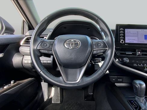 Used 2023 Toyota Camry SE FWD image 6