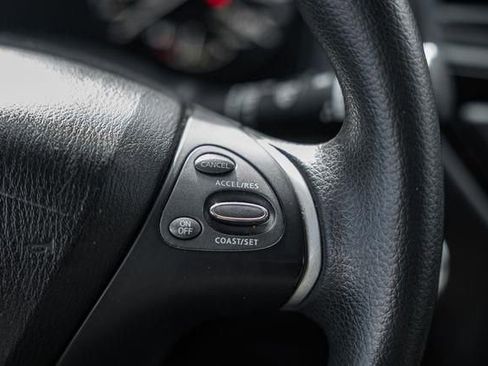 Used 2017 Nissan Pathfinder S image 25