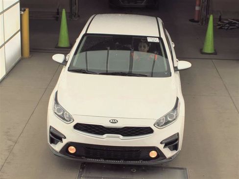 Used 2021 Kia Forte LXS FWD image 2
